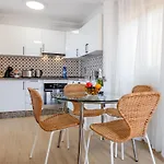 アパート Salt And Sea Apartment, Sea View, Free Wi Fi アデヘ